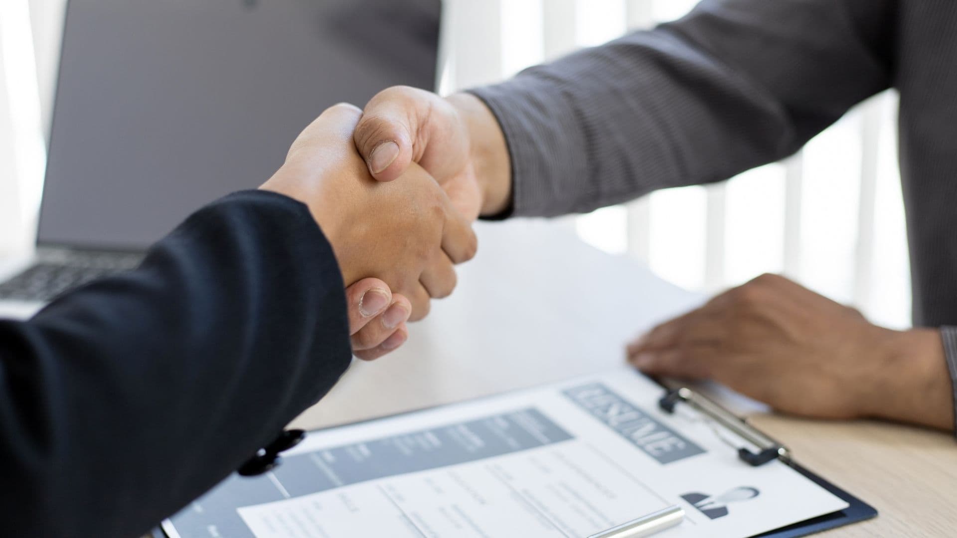 【マタハラ対処法】妊娠で退職や降格を迫られたら｜均等法9条と育介法で守る即日退職の選択肢